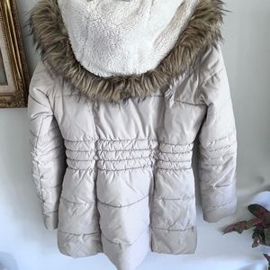 Cream puffer coat with fur